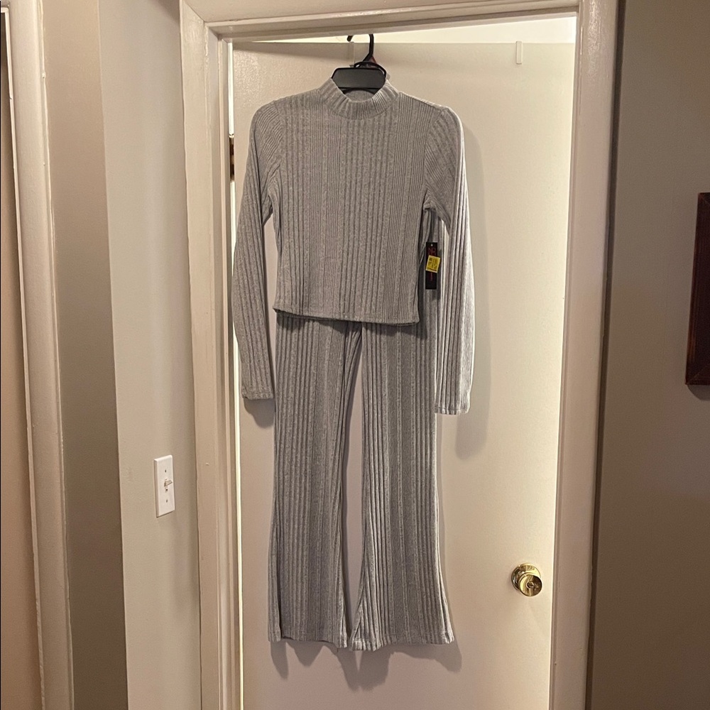 No Boundaries Light Gray Ribbed Knit Top